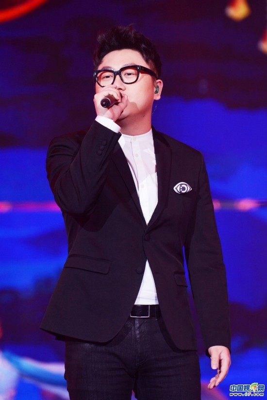 《2017江苏元宵》大张伟再唱神曲 女团SNH4