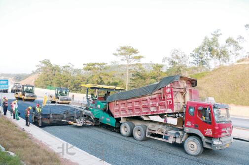 貴合高速公路建設火熱推進 預計今年國慶節前建成通車