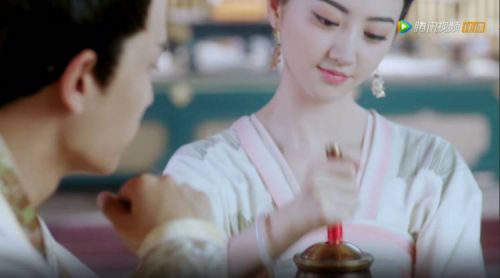 《大唐荣耀》景甜任嘉伦被删吻戏曝光 “广平王夫妇”难道假戏真做?--人民网-重庆频道-重庆权威新闻门户