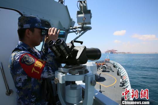 中國海軍第25批護航編隊靠泊阿曼薩拉拉港補給休整