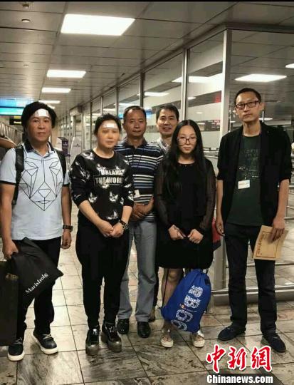 經醫院許可，三名游客于12日出院，并搭乘當日下午5點多的航班啟程回國。　鐘欣 攝
