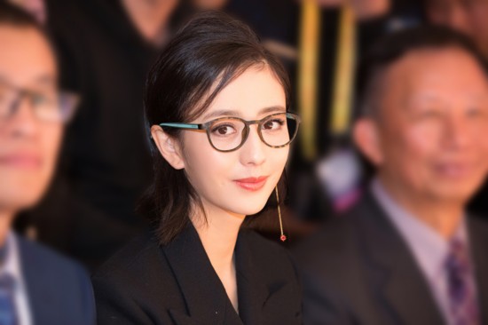 佟丽娅短发造型全新亮相 2017佳作纷呈惹满满