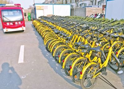 火遍北上广的共享单车到郑州遭停放难 水土不