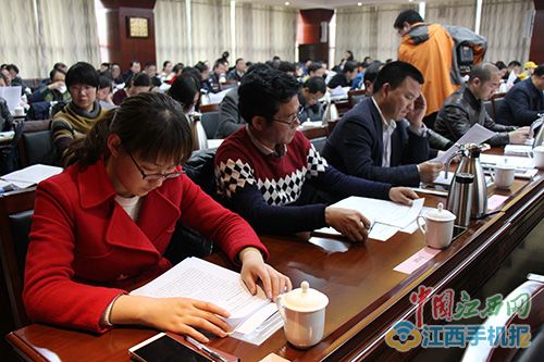 点击图片查看详情 人口计生局贯彻十八大_人口计生委学习贯彻十八大精神 王侠主持并讲话(2)