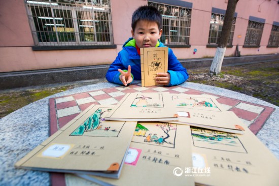 别人家的爸爸把书皮包成了艺术品 爸爸临摹丰