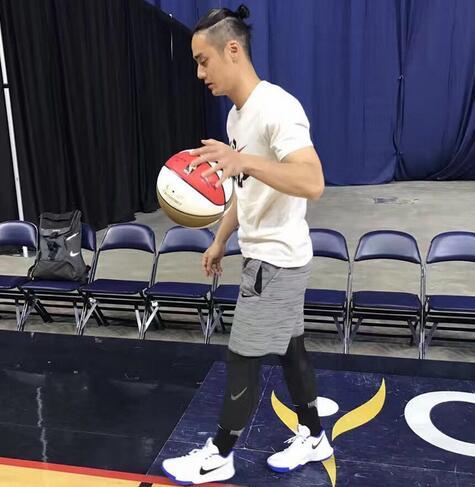 吴亦凡蒋劲夫代表中国NBA扣篮 直击球场备战身影