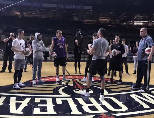 吴亦凡蒋劲夫代表中国NBA扣篮 直击球场备战身影