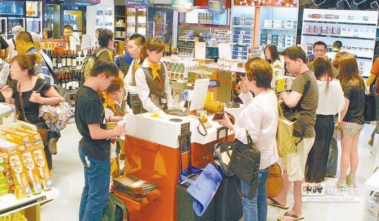 台灣機場內的免稅店是大陸游客採購重點