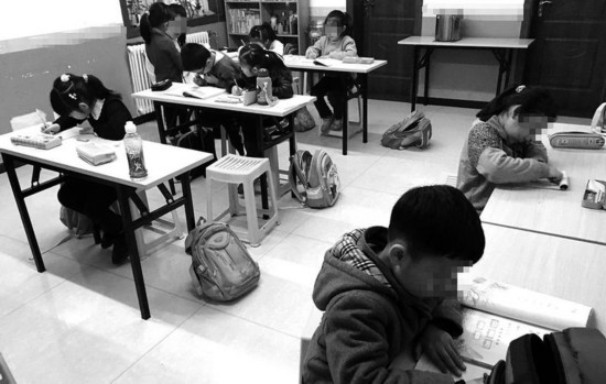 记者走访多个小区 托管班大多无手续