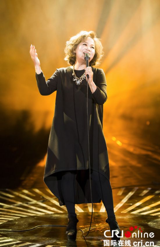 杜丽莎《歌手》感动返场 《爱是永恒》告白老