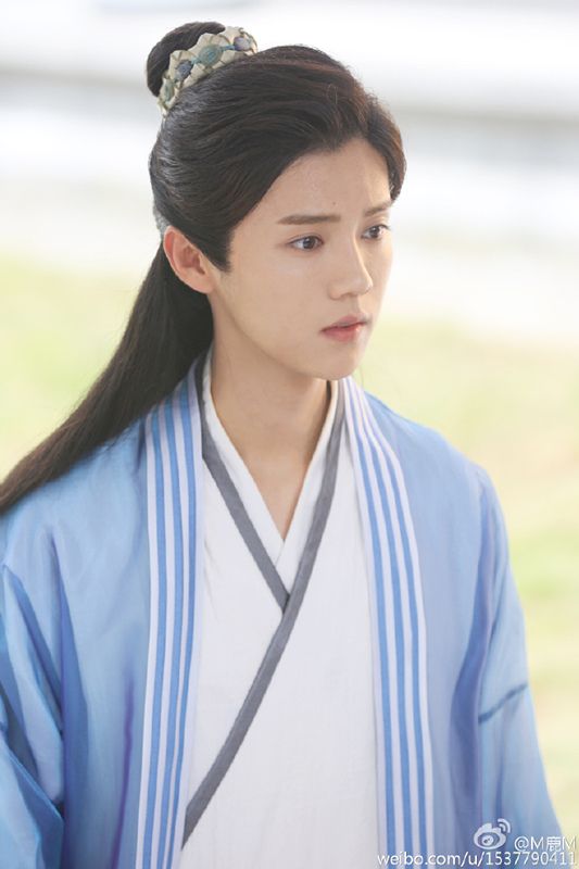 鹿晗回国两周年 张艺兴宋茜王嘉尔钟辰乐等在