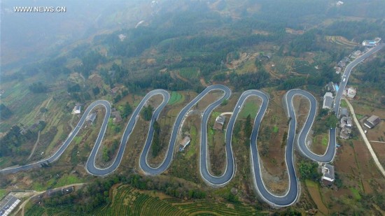 #CHINA-HUBEI-ENSHI-WINDING MOUNTAIN ROAD (CN)