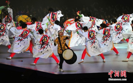 第八届亚冬会开幕 中国冰雪健儿入场亮相