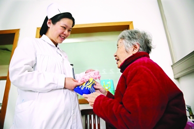 护士不戴污物清理情趣心理让异味放下手套压乌镇病人图片