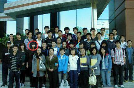 迪丽热巴出道前照片:曾做售楼小姐还当了销售