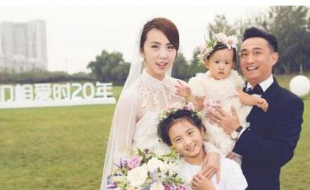黄磊老婆怀三胎从侧面看孕肚也是十分明显(图)教程下载数字电路图片