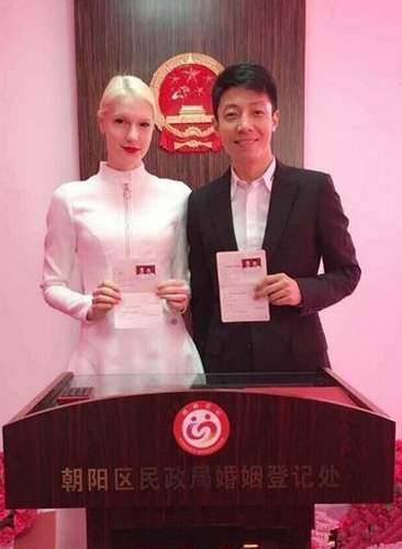 撒贝宁老婆身世竟这么牛!炒股赚发后竟觉没意