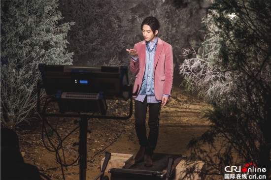 《美女与野兽》MV上线 井柏然诠释高贵典雅王