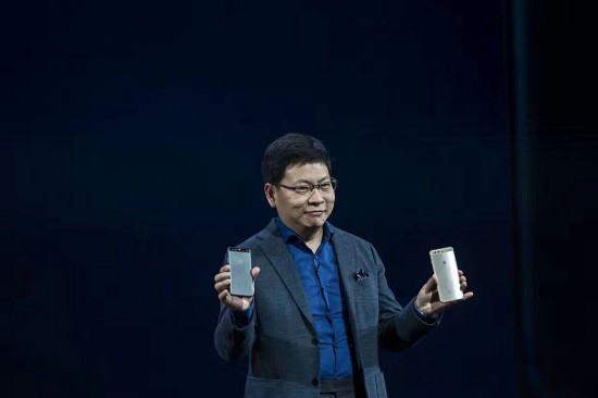 华为P10在MWC正式发布 前置拍照用徕卡镜头