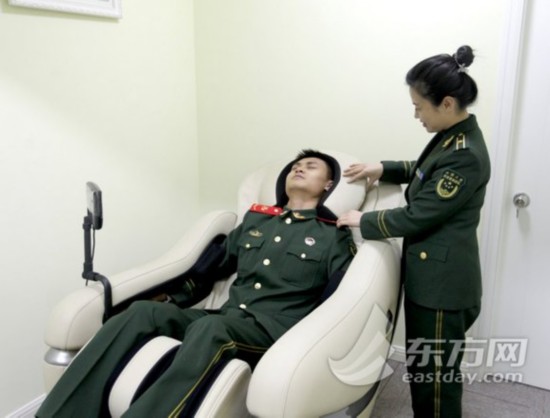 沪武警多措并举缓解官兵心理压力 咨询师走进