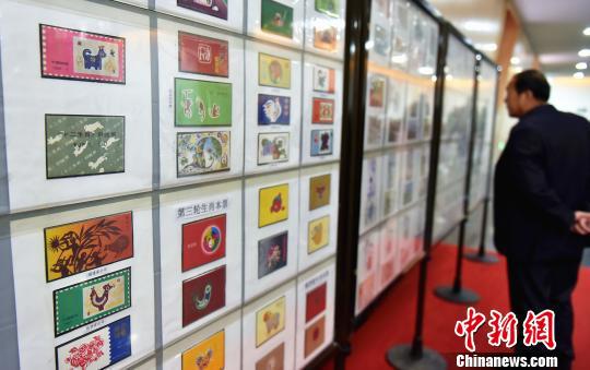 圖為青海西寧首次舉辦的生肖郵票展覽。　黃靈燕 攝