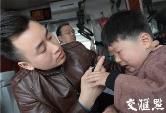 二月二南京萌娃扎堆1剃龙头秒变动态--江苏gif搞笑图图片动表情图片
