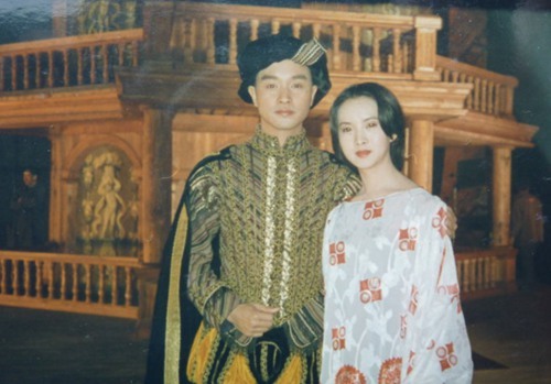 曾和张国荣合作,嫁给硬汉,如今高龄得子幸福