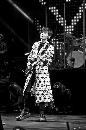 站上红磡欠下歌债 李荣浩在香港红磡体育馆举