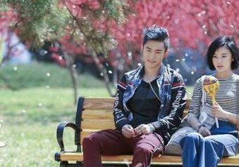 云巅之上展眉是简兮的亲生母亲吗 云巅之上展