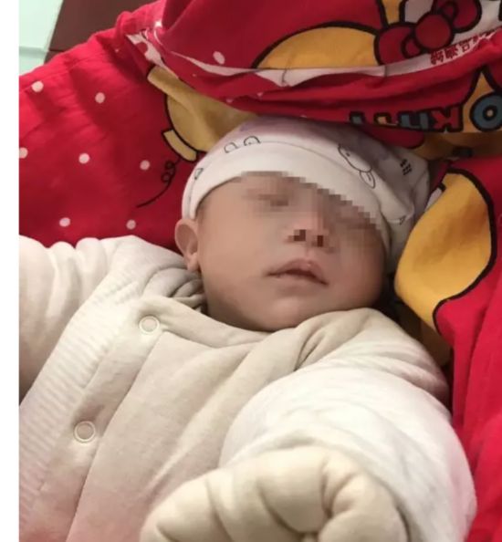 常州关河边一健康男婴被遗弃 出生仅一个月