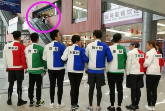 曝热巴演出照!胖迪跑男遭排挤只有鹿?关心?