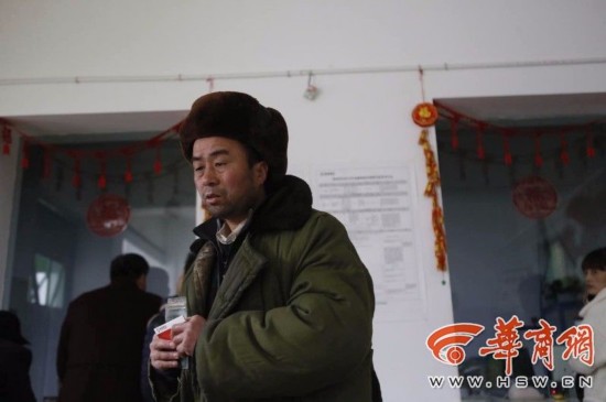 父亲去世多年 蓝田男子想取存折上的钱犯了难