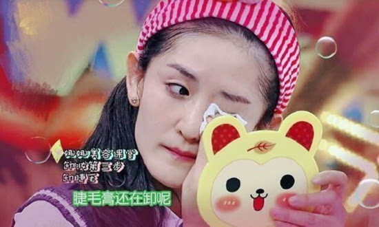 谢娜景甜当众洗脸 盘点现场素颜卸妆的女星
