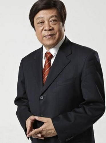 赵忠祥是一位普通的名人,一个时期内只有一套《动物世界》节目。让无数的80后喜欢上了他的声音