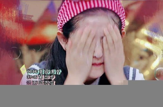 谢娜景甜当众洗脸 盘点现场素颜卸妆的女星