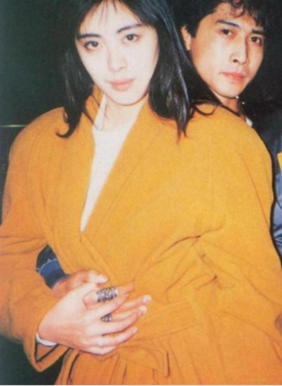 王菲谢霆锋齐秦王祖贤 盘点借歌传爱的明星们