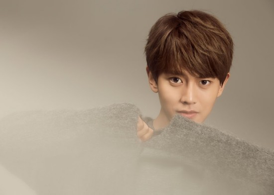 任嘉伦初春大片展暖男魅力 上演球海大作战