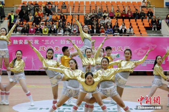 广西逾600女性同台比拼健身操迎三八节
