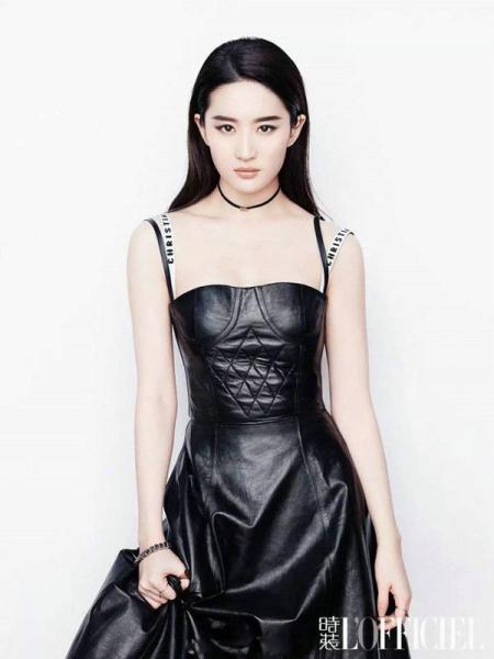 杨幂刘亦菲赵丽颖迪丽热巴谢娜 女星长直发很