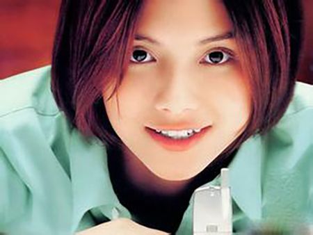 那些有颗小虎牙的明星:王俊凯呆萌 李宇春可爱