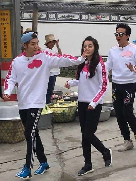 迪丽热巴参加跑男收视率持续破4 杨颖的位置就