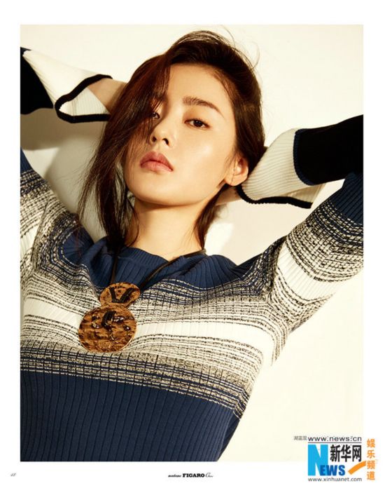 张天爱轻松驾驭冷暖双色调 示范极简穿搭