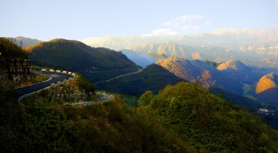 传承红色基因 建设精神高地