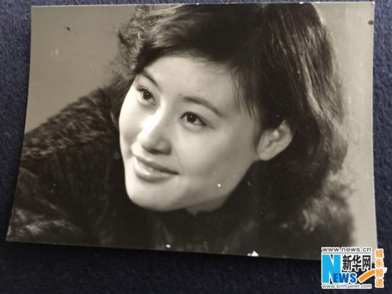 邬君梅晒青涩旧照 忆少女时代笑眼迷人