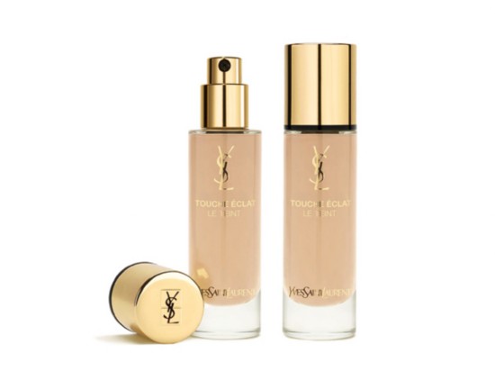 巴黎时装周秀场妆容揭秘 YSL黑色眼妆演绎高