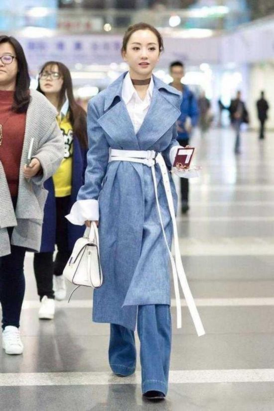 杨蓉比唐嫣整整矮了11厘米,怎么感觉差不多高呢!