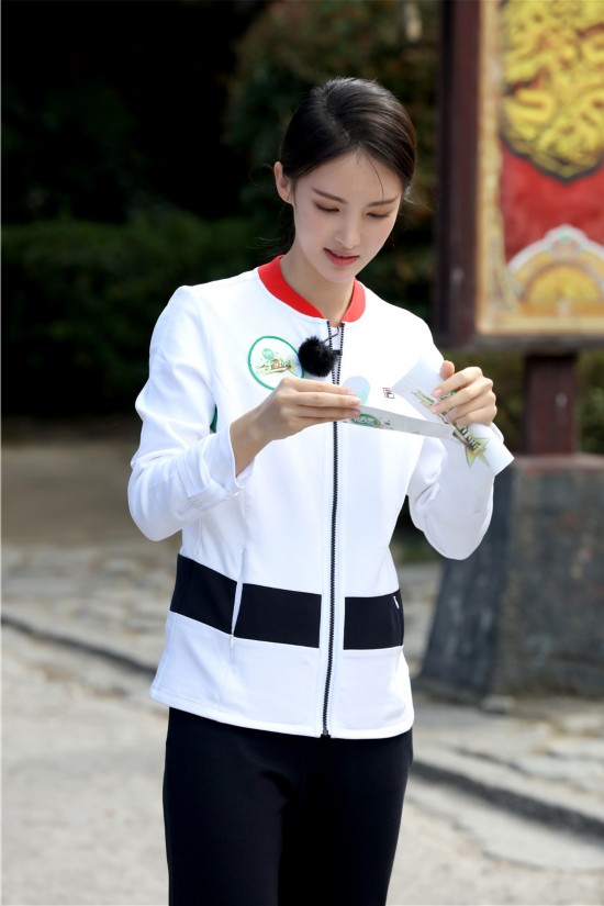 《二十四小时》金晨扮鬼脸 展现惊人观察力