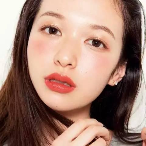 我们可以学画好看日系妆容呀~   今天小编就来教大家怎么画日系软妹妆