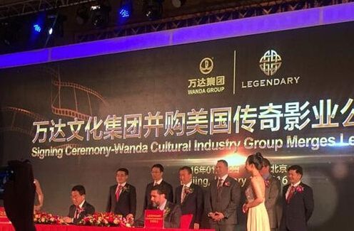 Dalian Wanda Group's signing ceremony with U.S. film studio Legendary Entertainment in Beijing on January 12, 2016. [Photo: sohu.com]