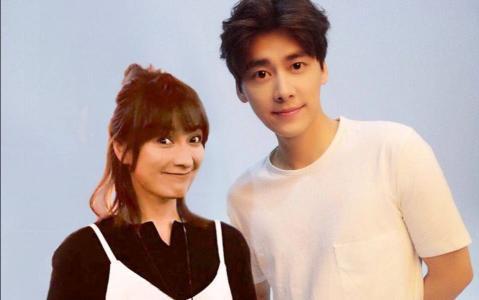 李易峰与某女星恋情遭工作室否认 细数峰峰的绯闻女友